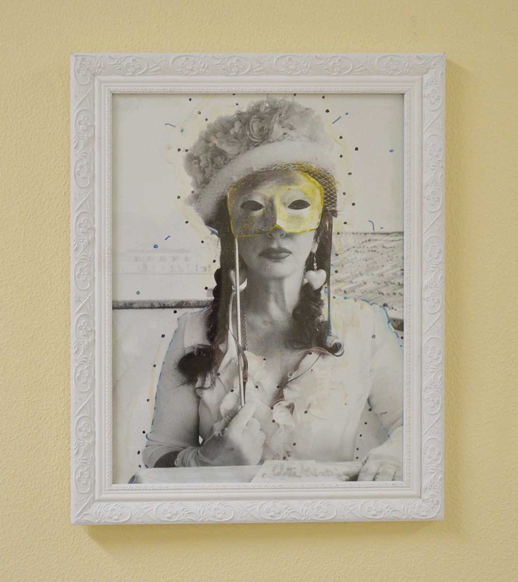 عنوان: the woman with the golden mask هنرمند: COLETTE LUMIERE