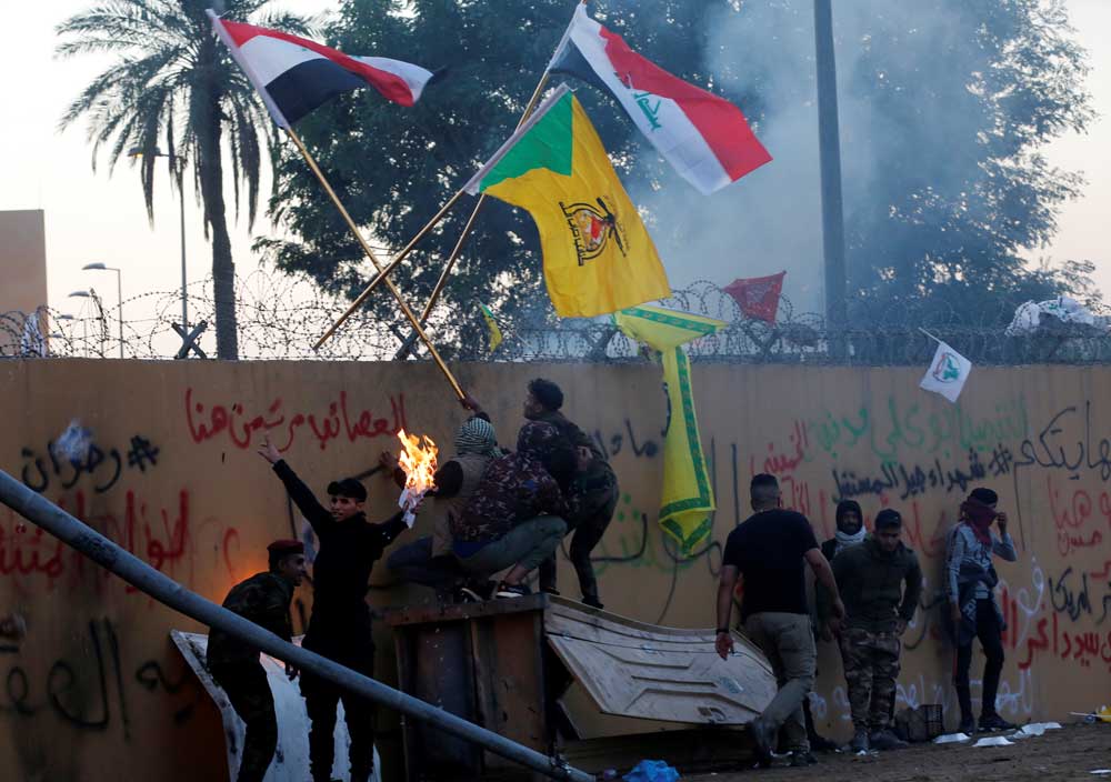 شبه‌نظامیان و نیروهای وابسته به جمهوری اسلامی و حزب‌الله و گروه‌های شیعه در برابر سفارت آمریکا در بغداد؛ ۳۱ ژانویه ۲۰۱۹
