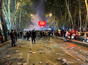 رسانه‌های بین‌المللی: با وجود سرکوب‌ نشانه‌ای از خاموش شدن اعتراضات در ایران نیست؛ رژیم با بحران مشروعیت روبروست