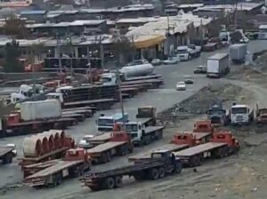 اعتصاب کامیونداران و تانکرداران در بیش از ۲۰ شهر ایران؛ یک راننده کامیون: اعتصاب یعنی این! یک مسئول صنفی: کسی اعتصاب نکرده!