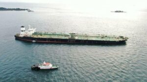 رویترز: صادرات نفت ونزوئلا با استفاده از اسناد جعلی و نفتکش‌های مرتبط با جمهوری اسلامی