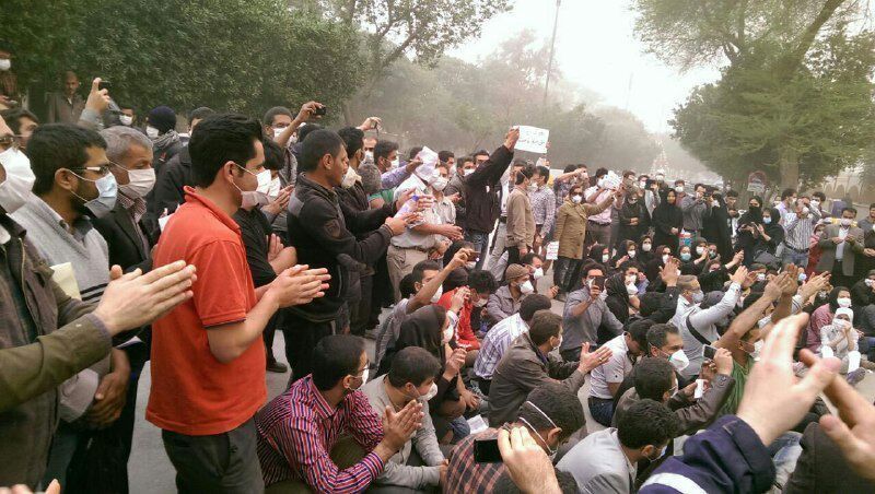 گردهمایی شهروندان اهواز در برابر استانداری این شهر  Kayhan London ©