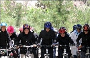 تیم ملّی دوچرخه سواری خانم‌ها  در حالی راهی مسابقات قهرمانی آسیا شد که برای این رقابت‌ها تا 17 آذرماه در ورزشگاه آزادی تمرین کرد