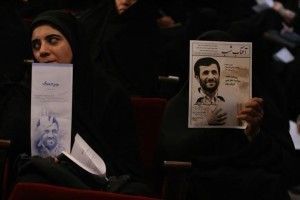 احمدی نژاد: بیایید گوجه فرنگی را از محله ما بخرید، ارزان است!