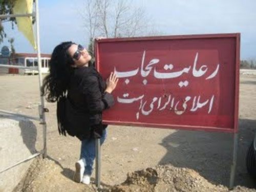 چگونه حجاب اجباری زنان بر جامعه ایران تحمیل شد