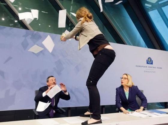 حمله به رییس بانک مرکزی اروپا