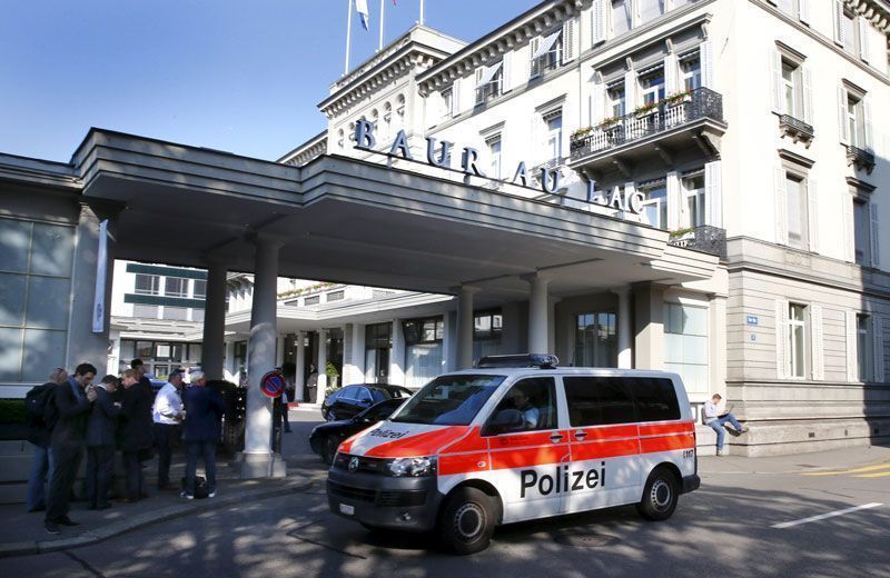 پلیس سوییس 6 تن از اعضای فیفا را در این هتل در زوریخ به اتهام فساد و رشوه دستگیر کرد؛ 27 مه 2015
