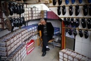 نه این فروشنده یا صاحب مغازه بلکه خط تولید ملی در ایران خوابیده است!
