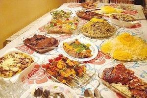 فرهنگ غذایی ایران بسیار غنی است. از سویی دیگر میزان مصرف برنج و نان نیز بسیار زیاد است.