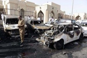 انفجار انتحاری در یکی از مساجد شیعیان عربستان سعودی. دولت اسلامی مسئولیت این انفجار را برعهده گرفت.