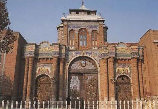 کاخ سلطنت آباد
