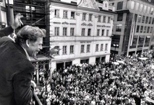 واتسلاو هاول رهبر جنبشی که توانست به دیکتاتوری کمونیست‌ها خاتمه دهد