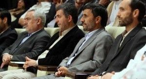 دو تن از معاونان رئیس سابق جمهوری اسلامی به دلیل فساد مالی در زندان به سر می‌برند