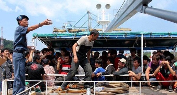 دستگیری پناهجویان توسط پلیس اندونزی