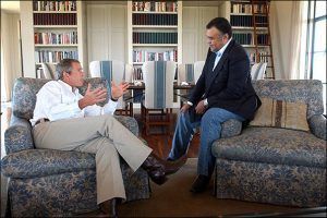شاهزاده بندر بن سلطان در کنار جورج دبلیو بوش