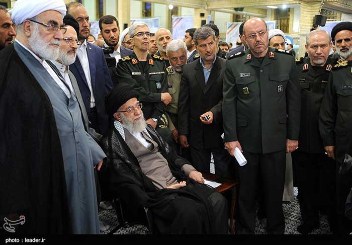 خامنه‌ای و نظامیان