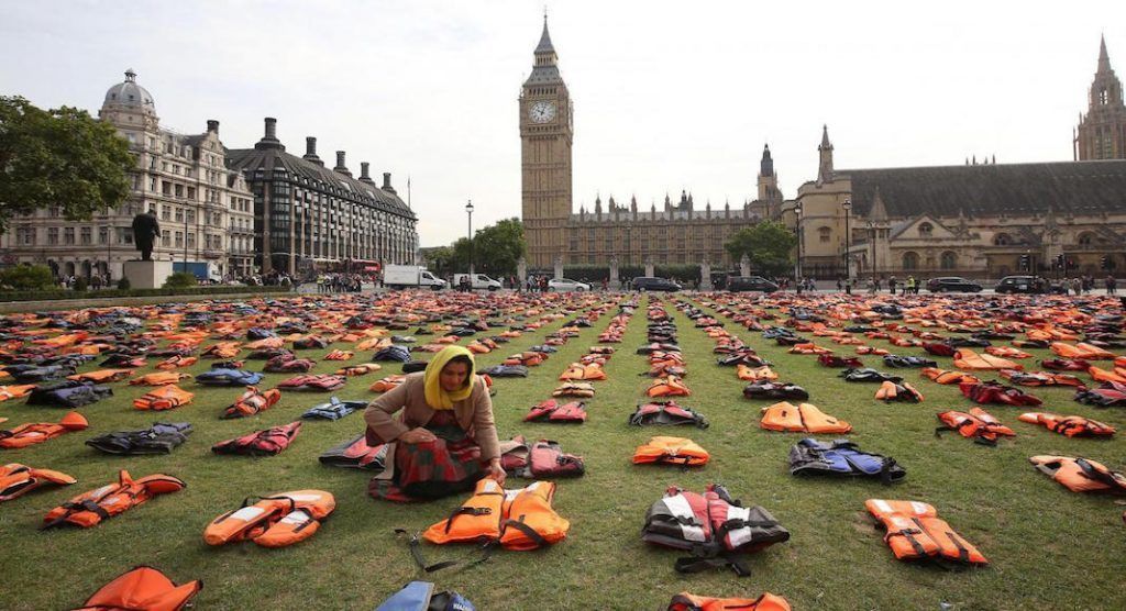 جلیقه نجان پناهجو میدان پارلمان لندن 
