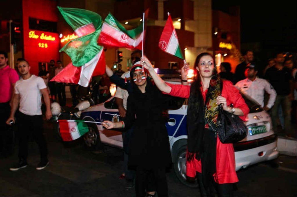 شادی مردم ایران در خیابان‌ها پس از رسیدن به توافق اتمی با قدرت‌های بزرگ دنیا