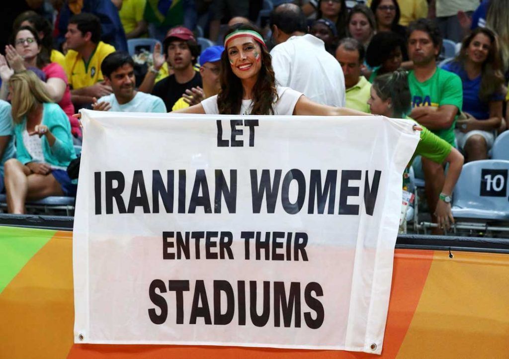دریا صفایی فعال حقوق بشر  در  مسابقه والیبال ایران و ایتالیا، ۱۷ اوت ۲۰۱۶ Reuters©