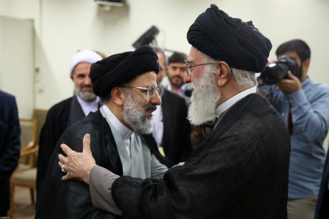 اسفند گذشته پس از مرگ واعظ‌ طبسی، علی‌خامنه‌ای در حکمی سید ابراهیم رئیسی را به عنوان تولیت آستان قدس رضوی منصوب کرد
