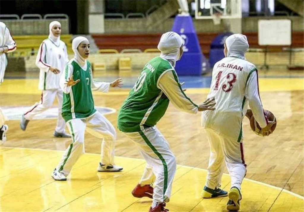 مرداد ماه امسال FIBA فدراسیون جهانی بسکتبال با حضور زنان ایران با حجاب در میادین بین‌المللی مخالفت کرد