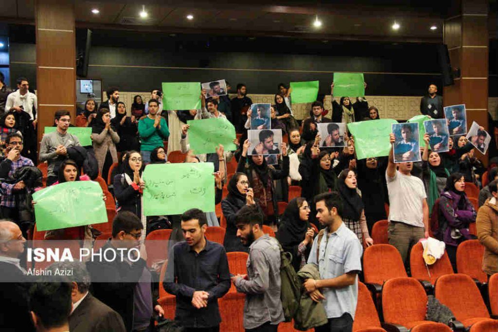 دانشجویان حامی جنبش سبز در دانشگاه علامه