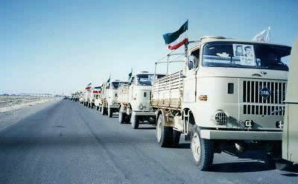 نفربرها و ادوات زرهی ارتش آزادی‎بخش در پیشروی آنها به سوی مرزهای ایران