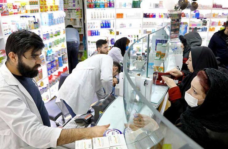 بحران گرانی و کمبود دامن کارکنان داروخانهها را گرفت؛ از درآمدهای ناچیز تا اخراج!