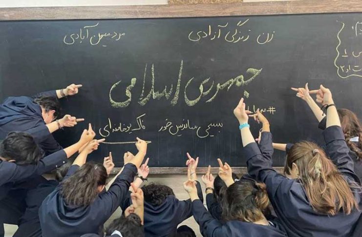 شورای هماهنگی تشکلهای صنفی فرهنگیان ایران: روایتی از «سرکوب خاموش» در مدارس پس از وقایع خونین دیماه ۱۴۰۴