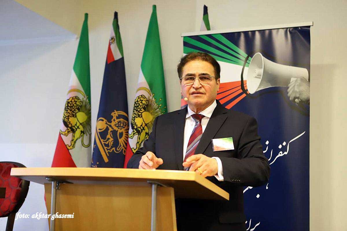 دکتر نادر زاهدی عضو شورای مرکزی حزب مشروطه ایران