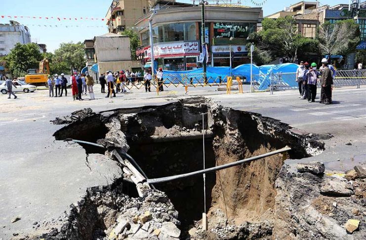 فرونشست پدیده «انسانساز» است؛ احداث کارخانه آببر فولاد در نیشابور با بزرگترین شکاف فرونشستی شناختهشده کشور
