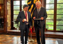 اعطای نشان افتخار آلمان به خاطر فعالیتهای انساندوستانه به یک سوسیال دموکرات ایرانی