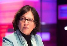 برای الههای که در تاریکی تبعید همچو نامش میدرخشد