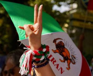 ديلى ميل: «جنگ ایران به لندن رسید»؛ درگیری هواداران جمهوری اسلامی و پادشاهی‌خواهان