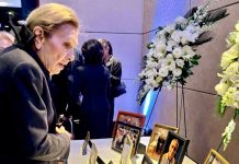 مراسم یادبود کامبیز آتاباى با حضور شهبانو فرح پهلوی