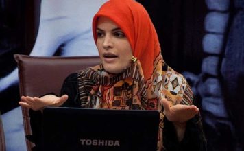 کنار گذاشته شدن رئیس برنامه مطالعات خاورمیانه دانشگاه آرکانزاس؛ حمایت و تحسین استادیار ایرانىتبار از رهبر جمهورى اسلامی