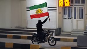 نمای نزدیک؛ از جرقه تا انقلاب شیروخورشید