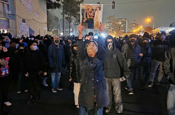 نیویورکپست: مأموران جمهوری اسلامی برای پنهان کردن تجاوز جنسی، رحم زنان معترض را خارج کردهاند