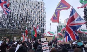 تجمع ایرانیان مقابل سفارت ایالات متحده در لندن