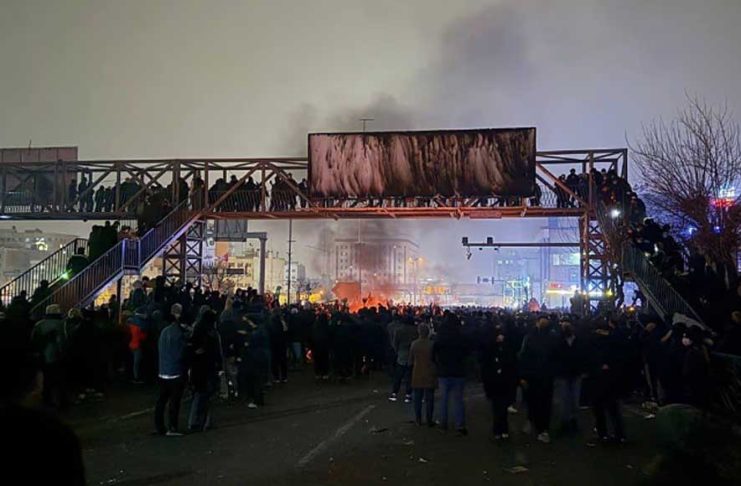 گزارشی از وضعیت بازداشتشدگان اعتراضات؛ از دسترسی نداشتن به وکیل انتخابی تا ناپدیدسازی و عدم درمان مجروحان بازداشتشده