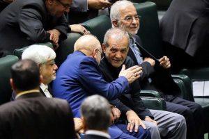 به دستور خامنه‌ای طرح‌های استیضاح وزرای دولت در مجلس شورای اسلامی متوقف شد