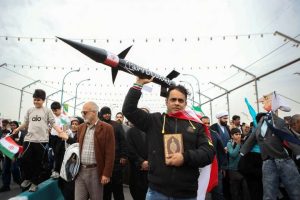 رجزخوانی مقامات نظام برای آمریکا و اسرائیل در راهپیمایی حکومتی «۲۲بهمن»؛ «موشک‌ها قابل مذاکره نیستند»