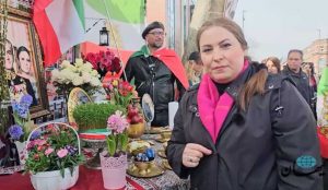 تحویل سال ۲۵۸۵ شاهنشاهی در کنار دیوار جاویدنامان محله گلدرز گیرین لندن