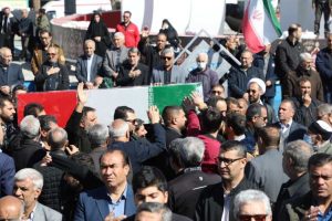 برگزاری مراسم تشییع جنازه فرماندهان کشته شده در حملات هوایی آمریکا و اسرائیل