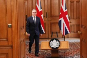 کییر استارمر حکومت ایران را به «راهبرد زمینِ سوخته» متهم کرد؛ چراغ سبز لندن به استفاده از پایگاهها برای حملات آمریکا