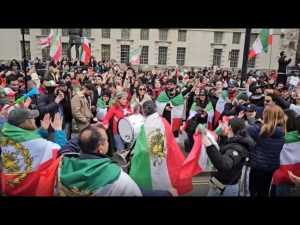 نخستین تجمع ایرانیان بریتانیا پس از کشته شدن علی خامنهای