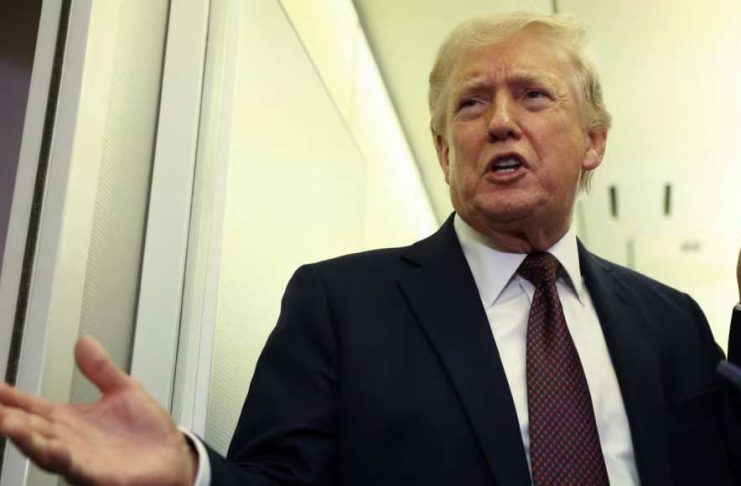 دونالد ترامپ: قابل درک است چرا مردم ایران علیه جمهوری اسلامی قیام نمیکنند، چون اسلحه ندارند