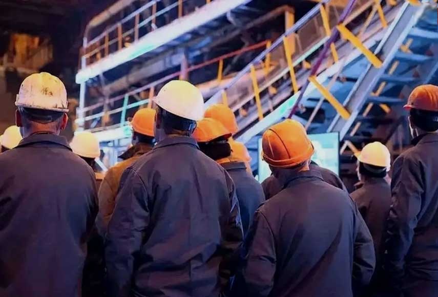 کارگران، قربانیان رکود ناشی از جنگ؛ دو راهی «اخراج» یا «اشتغال با نصف حقوق و قطع مزایا»!