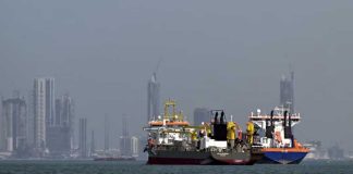 جمهوری اسلامی مجوز عبور کشتیهای حامل «کالاهای اساسی و بشردوستانه» از تنگه هرمز را صادر کرد