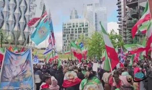 تجمع مقابل سفارت آمریکا در لندن در پاسخ به فراخوان شاهزاده رضا پهلوی